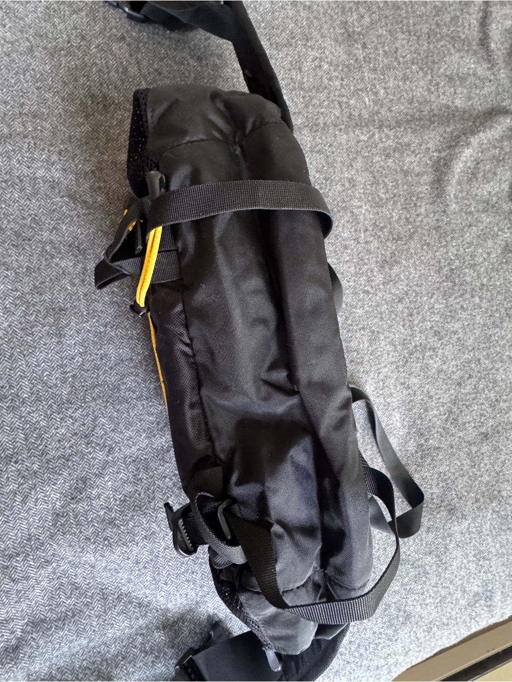 Mountainsmith Black and Yellow hip pack - Picture 6 of 6